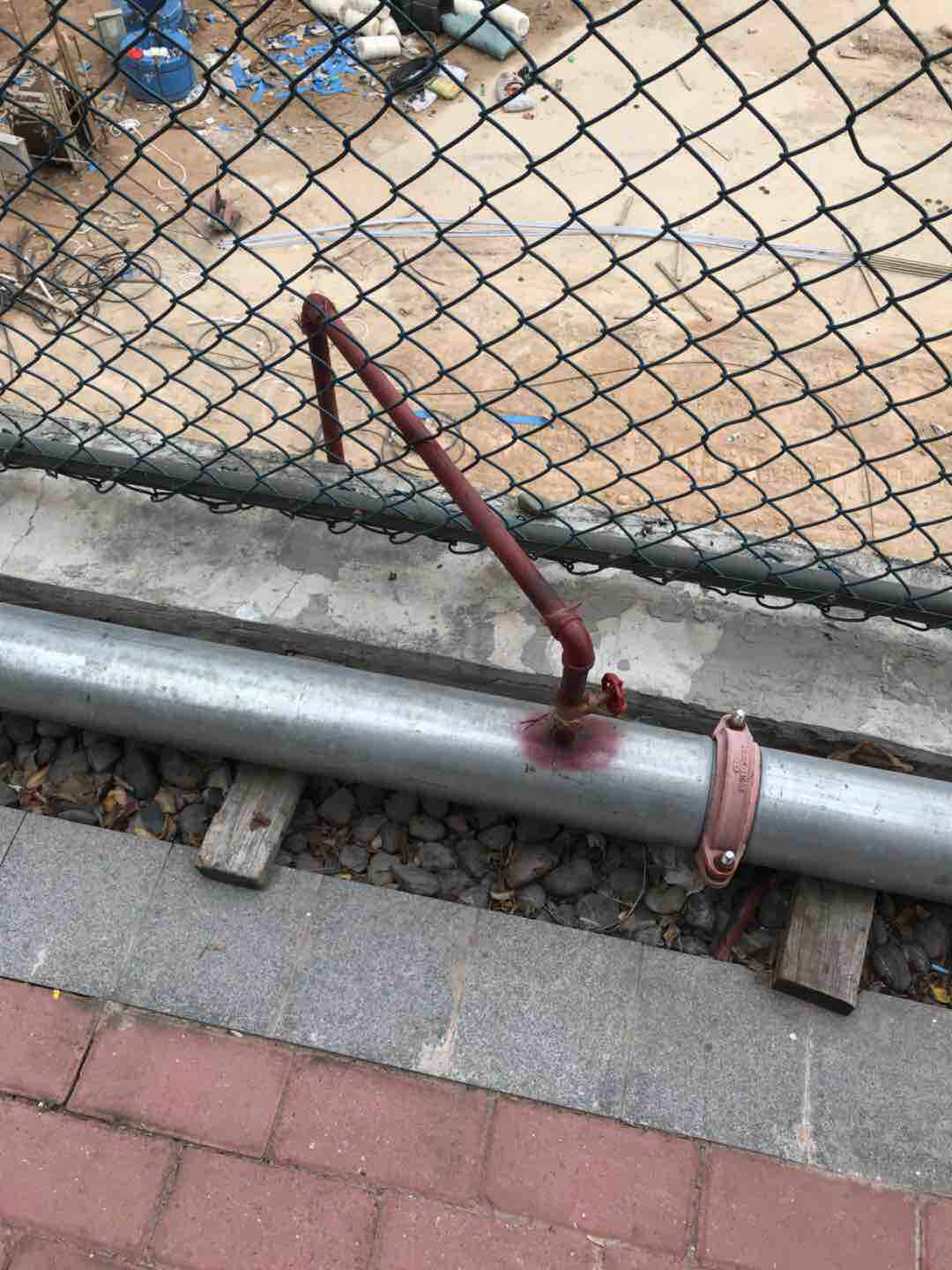 珠海一小区开发商私自改动消防管道